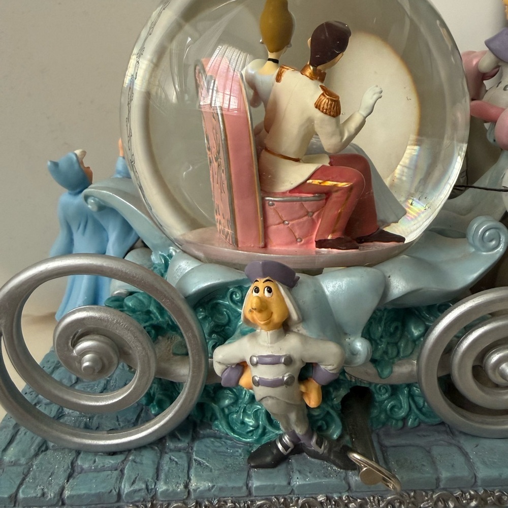 Disney Cinderella 50th Anniversary Carriage Musical Snow Globe - Picture 8 of 8